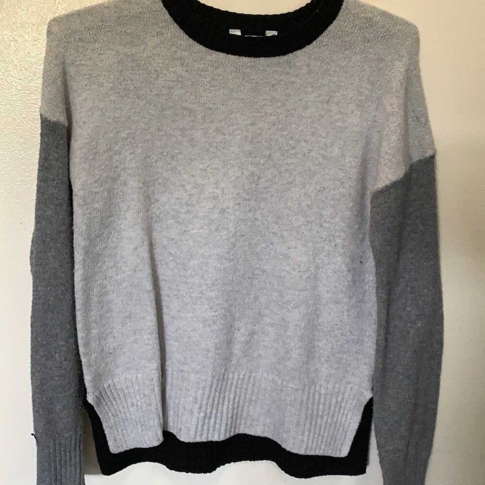 Women’s Colorblock sweater